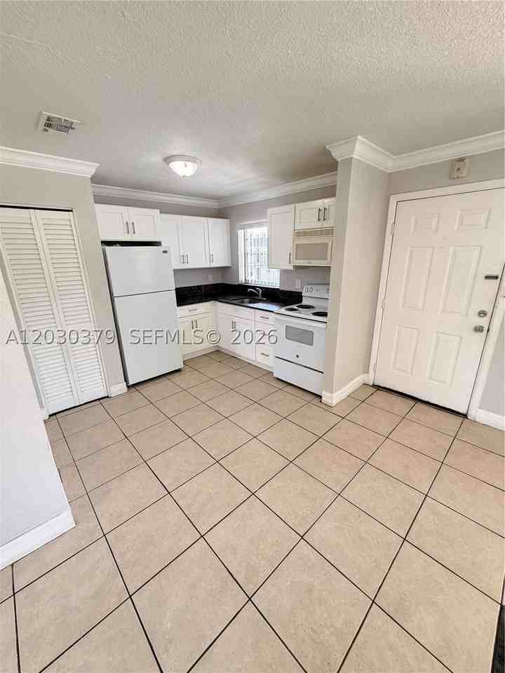 412 Lakeside Dr #223 - Photo 7 of 20