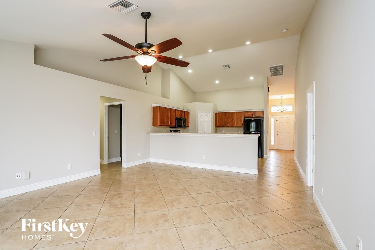 3012 Ne 5th Ave - Photo 3 of 15