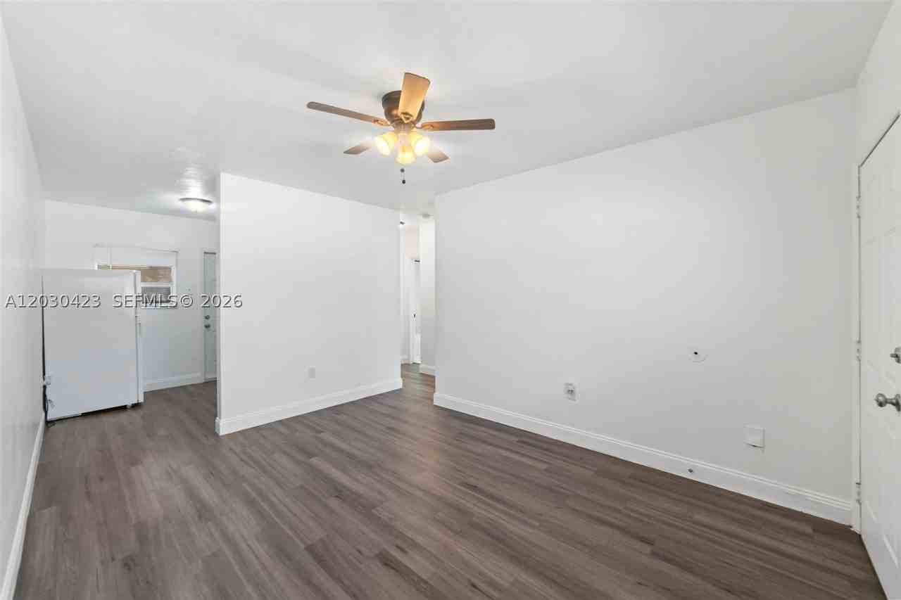 15940 Ne 19th Ct #3 - Photo 4 of 14