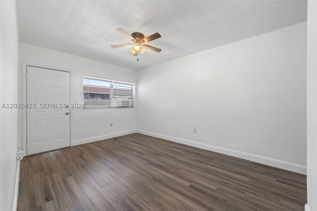 15940 Ne 19th Ct #3 - Photo 5 of 14