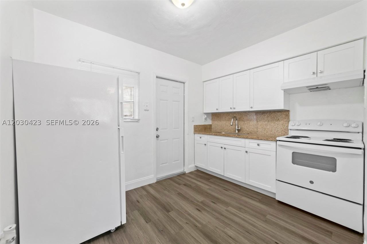 15940 Ne 19th Ct #3 - Photo 6 of 14