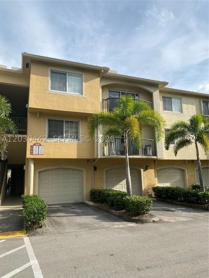 300 Crestwood Ct N #310