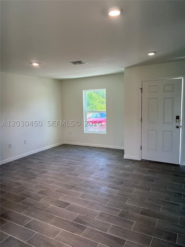 2613 62nd St W - Photo 3 of 12