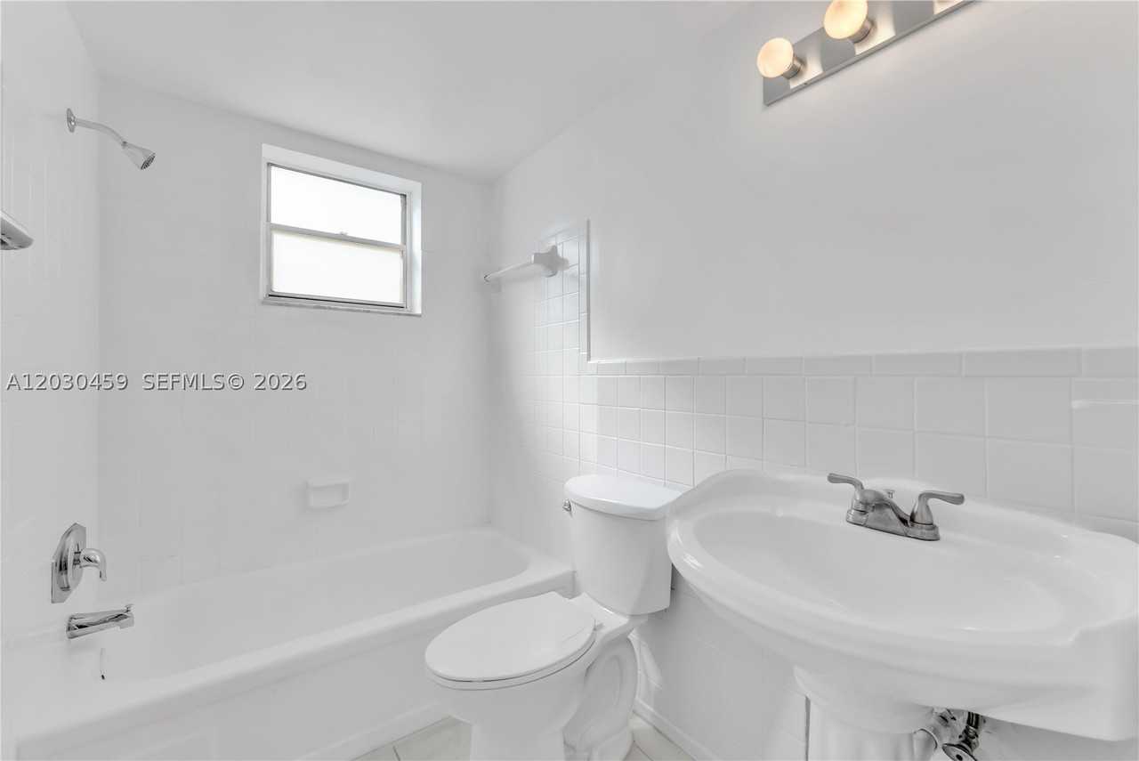 2145 Pierce St #305 - Photo 3 of 8
