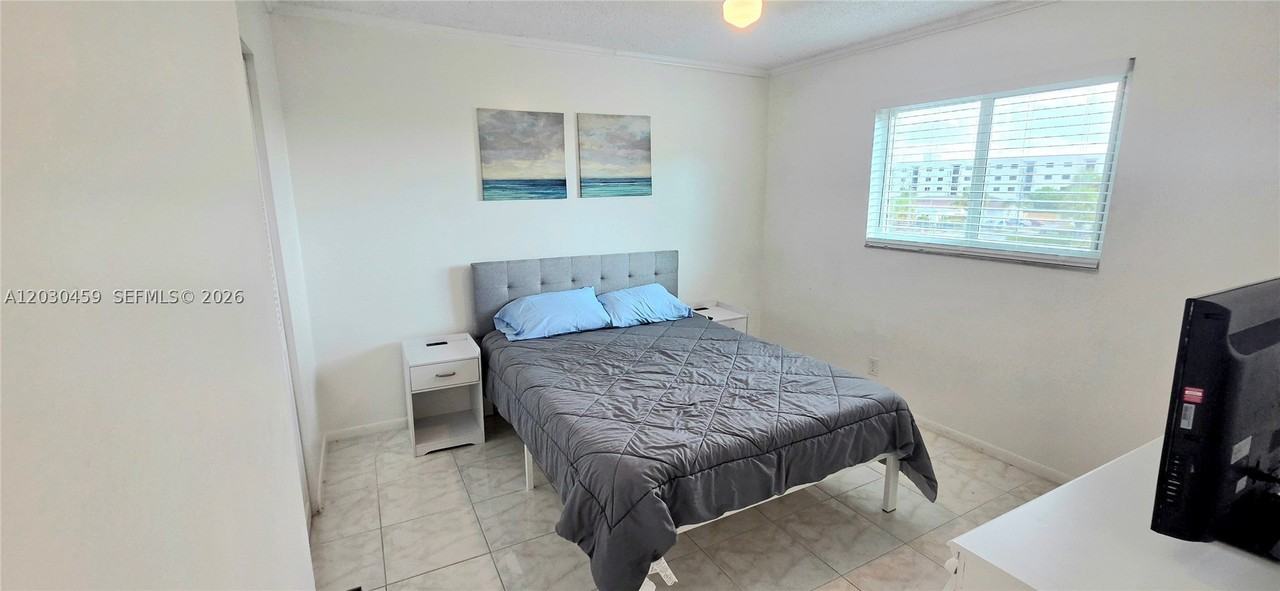 2145 Pierce St #305 - Photo 5 of 8
