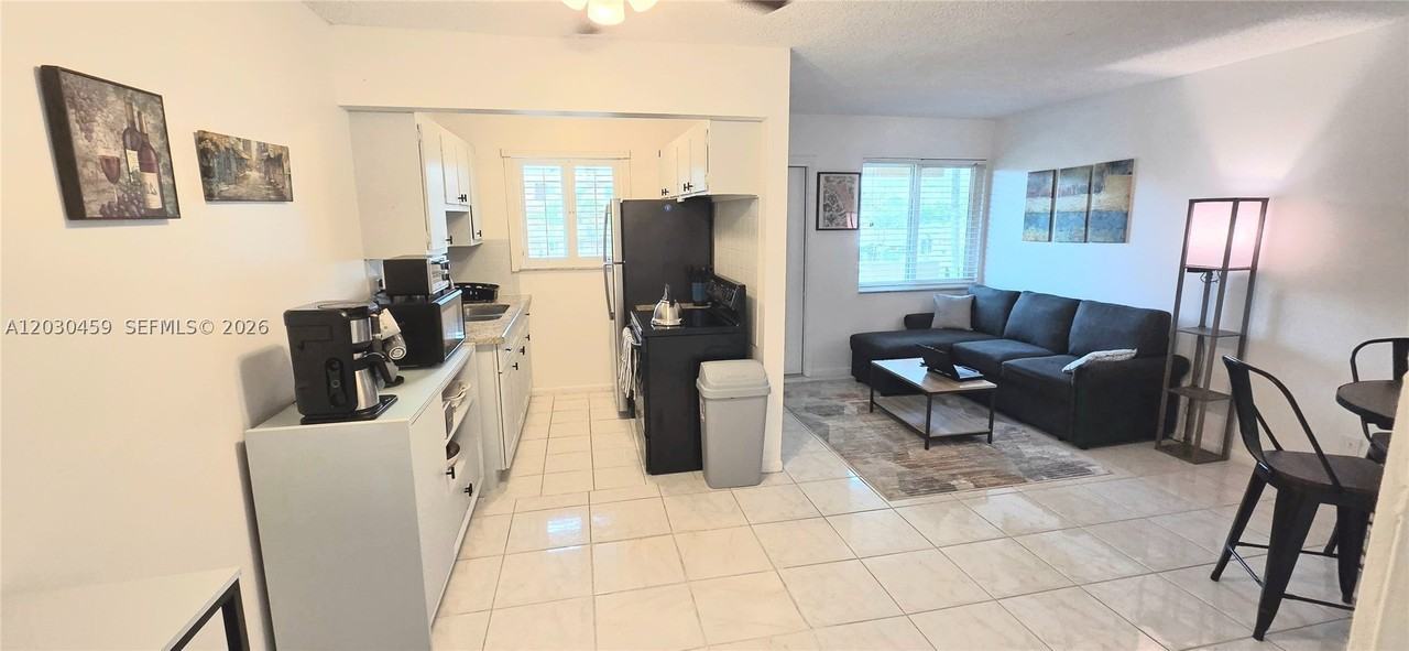2145 Pierce St #305 - Photo 7 of 8
