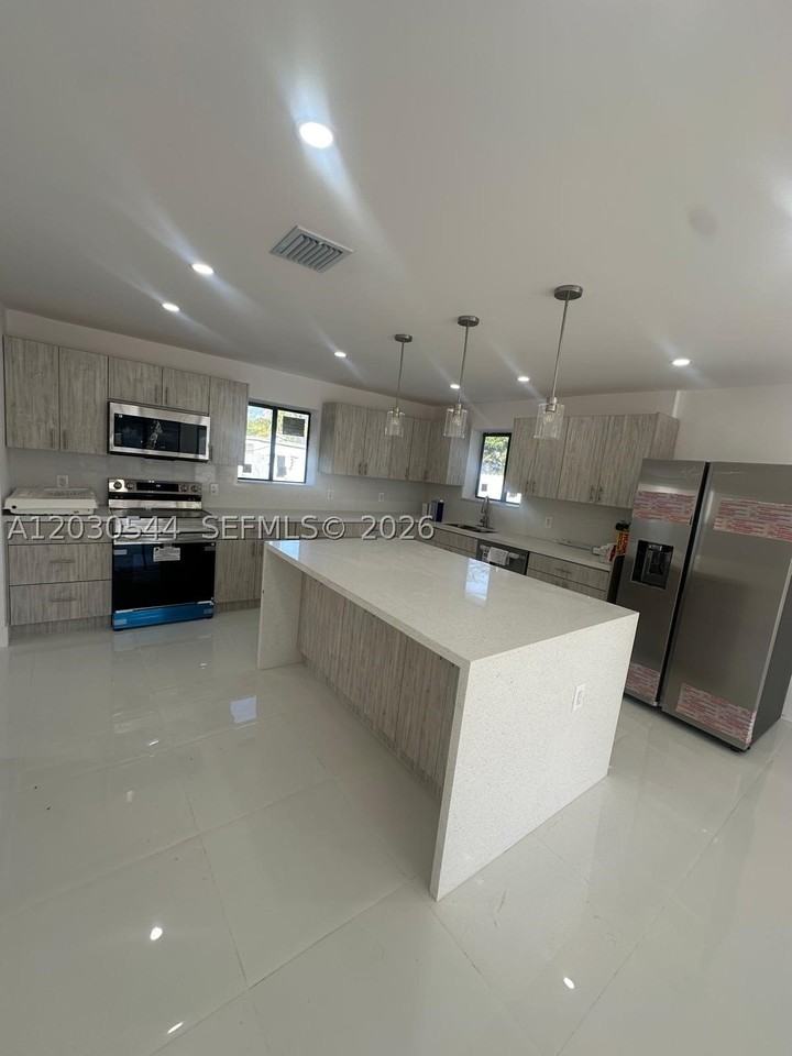 2041 Nw 190th Ter - Photo 4 of 18