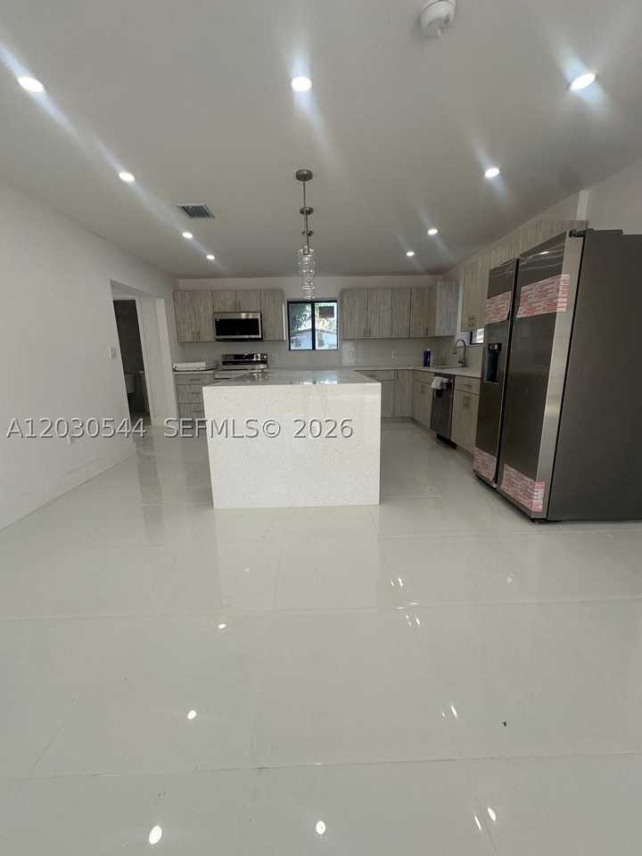 2041 Nw 190th Ter - Photo 5 of 18