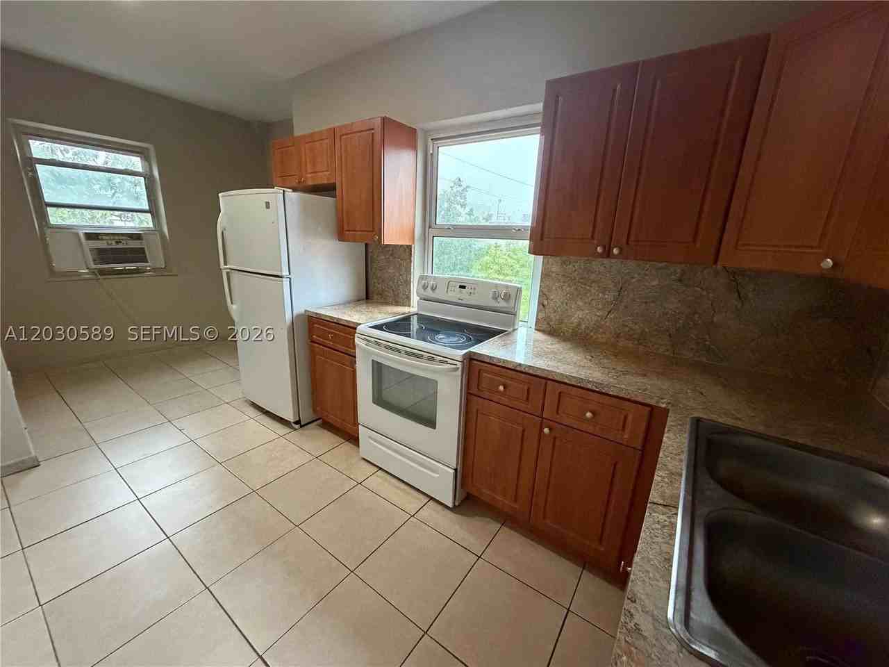 1422 Nw 26th Ave #TOP - Photo 2 of 12