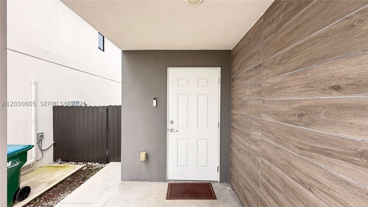 229 Nw 12th Ct - Photo 5 of 34