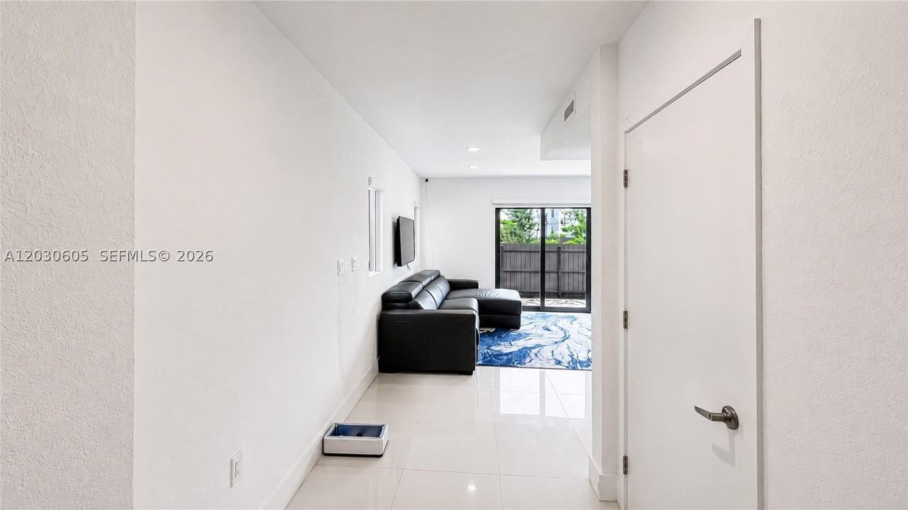 229 Nw 12th Ct - Photo 6 of 34