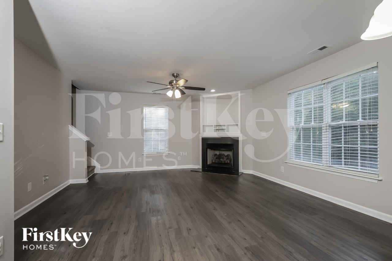 612 Brassfield Dr - Photo 3 of 16