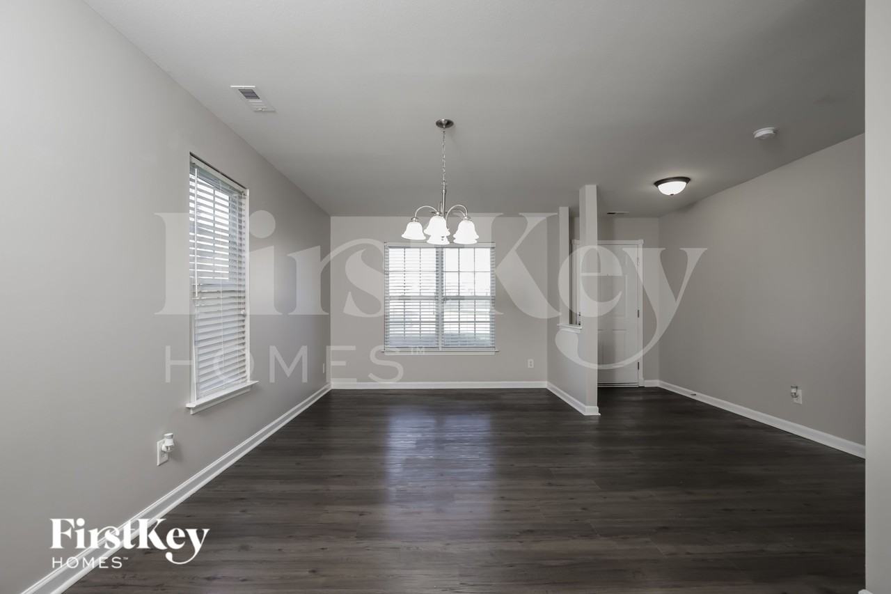 612 Brassfield Dr - Photo 6 of 16