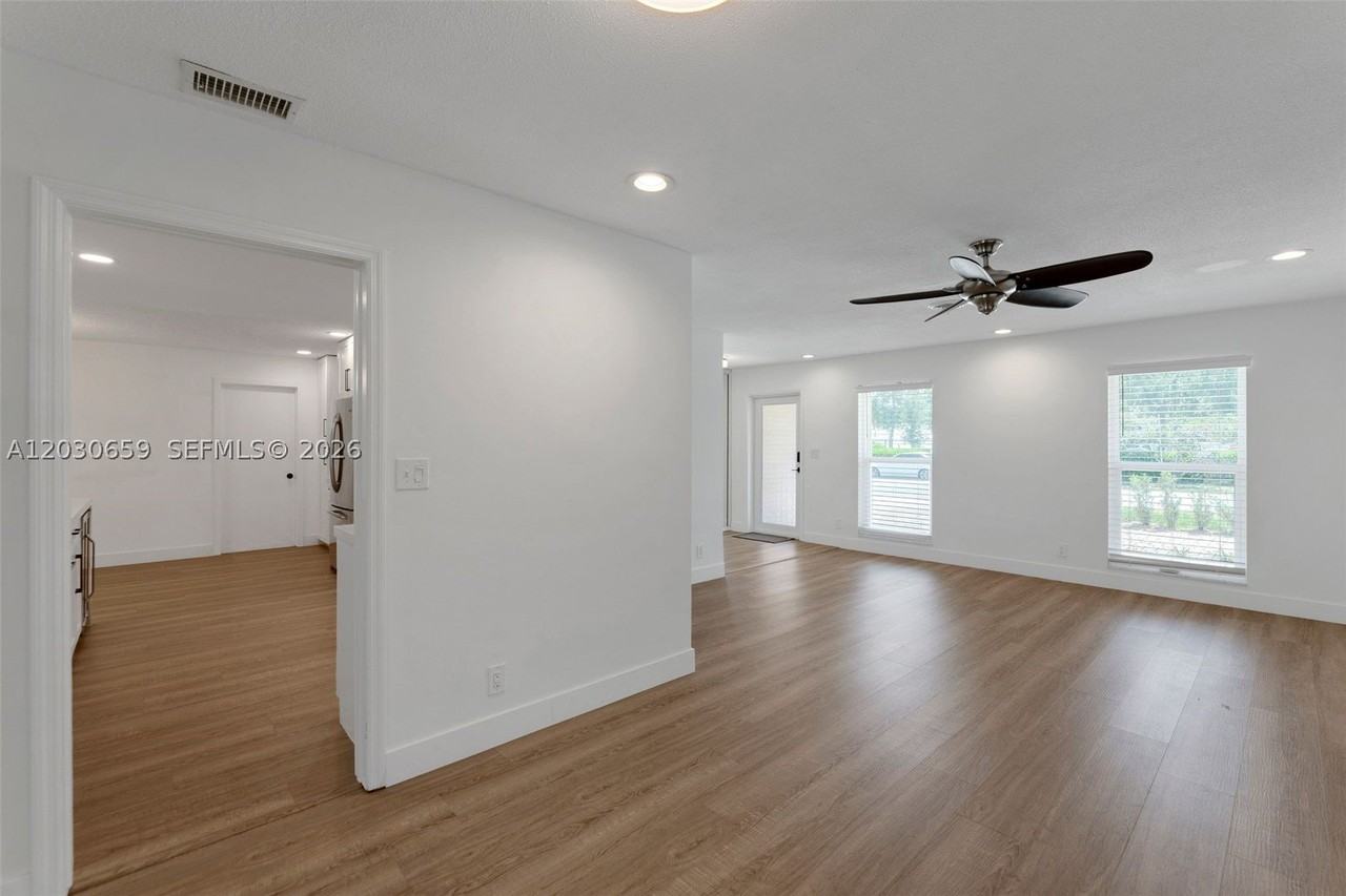 6341 Ne 22nd Ave - Photo 4 of 36