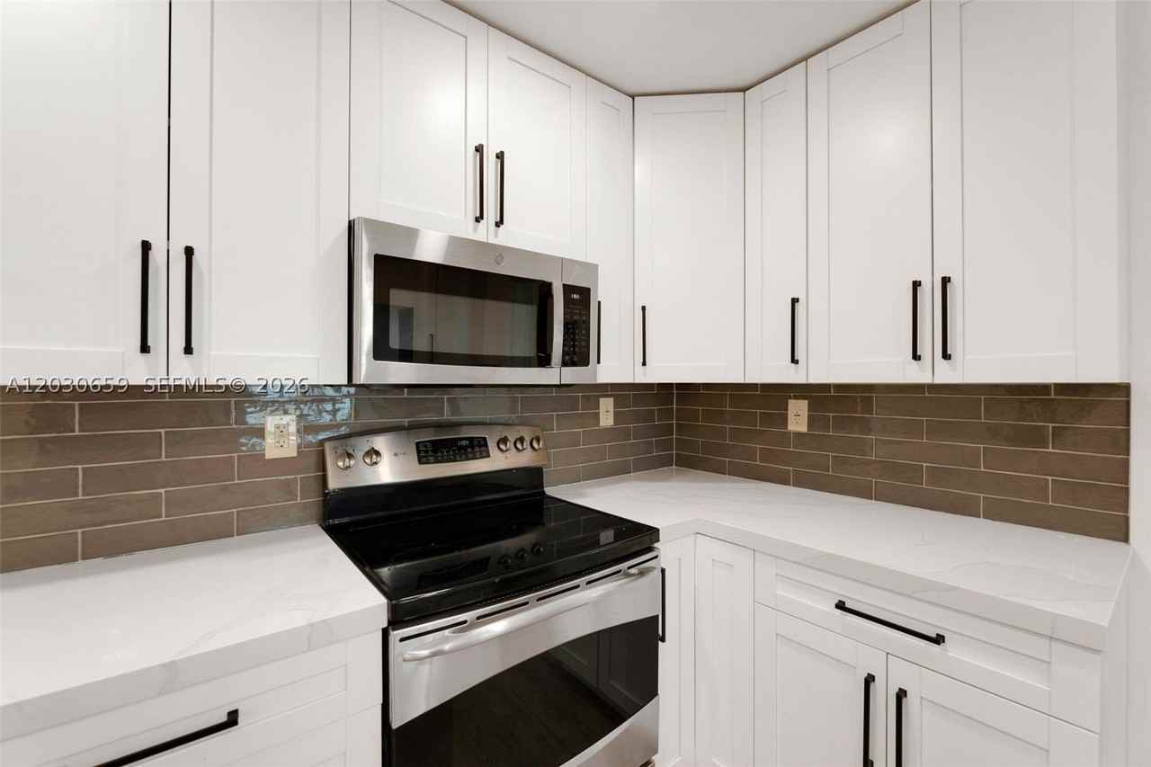 6341 Ne 22nd Ave - Photo 7 of 36
