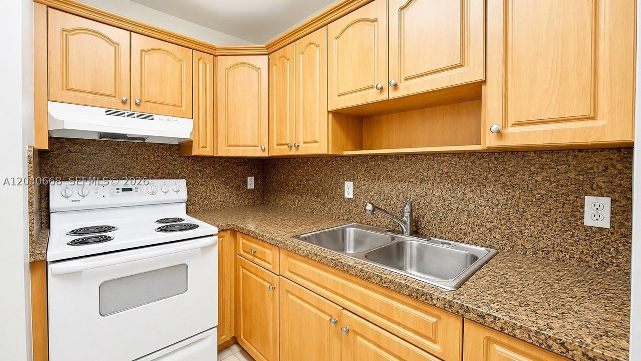 9100 Sw 137th Ter #4-3 - Photo 3 of 10