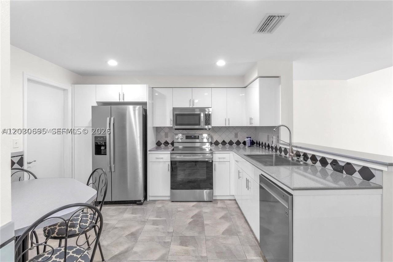1393 Barcelona Way #4-26 - Photo 6 of 28
