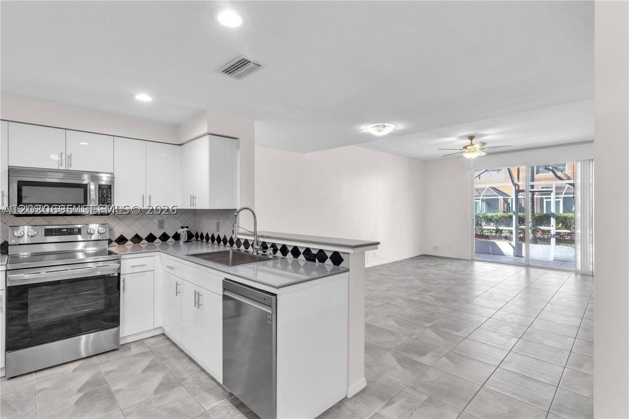 1393 Barcelona Way #4-26 - Photo 7 of 28