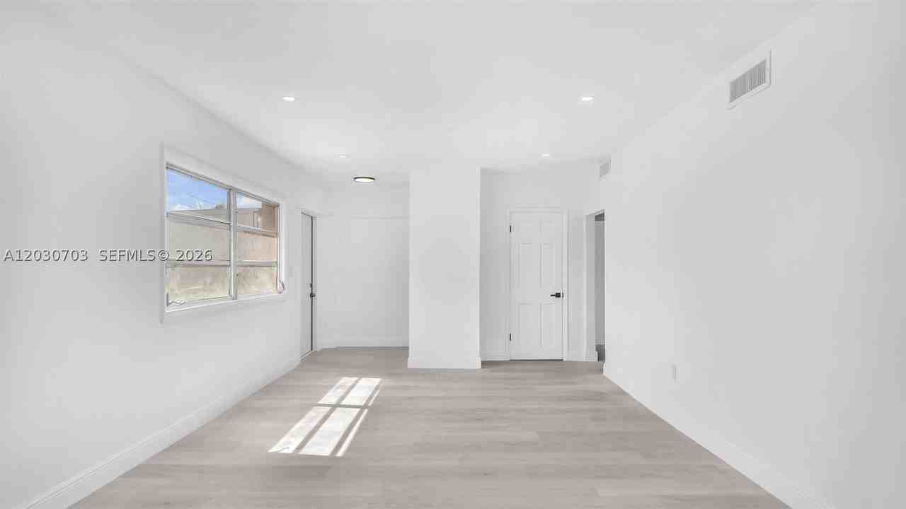 1365 Nw 55th Ter #B - Photo 5 of 23