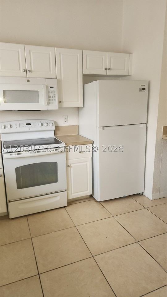 3826 Sw 48th Ave #3826 - Photo 5 of 22