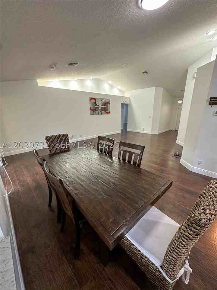 1010 Salmon Isle - Photo 4 of 16