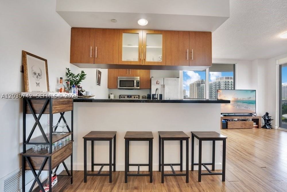 601 Ne 23rd St #1406 - Photo 4 of 27