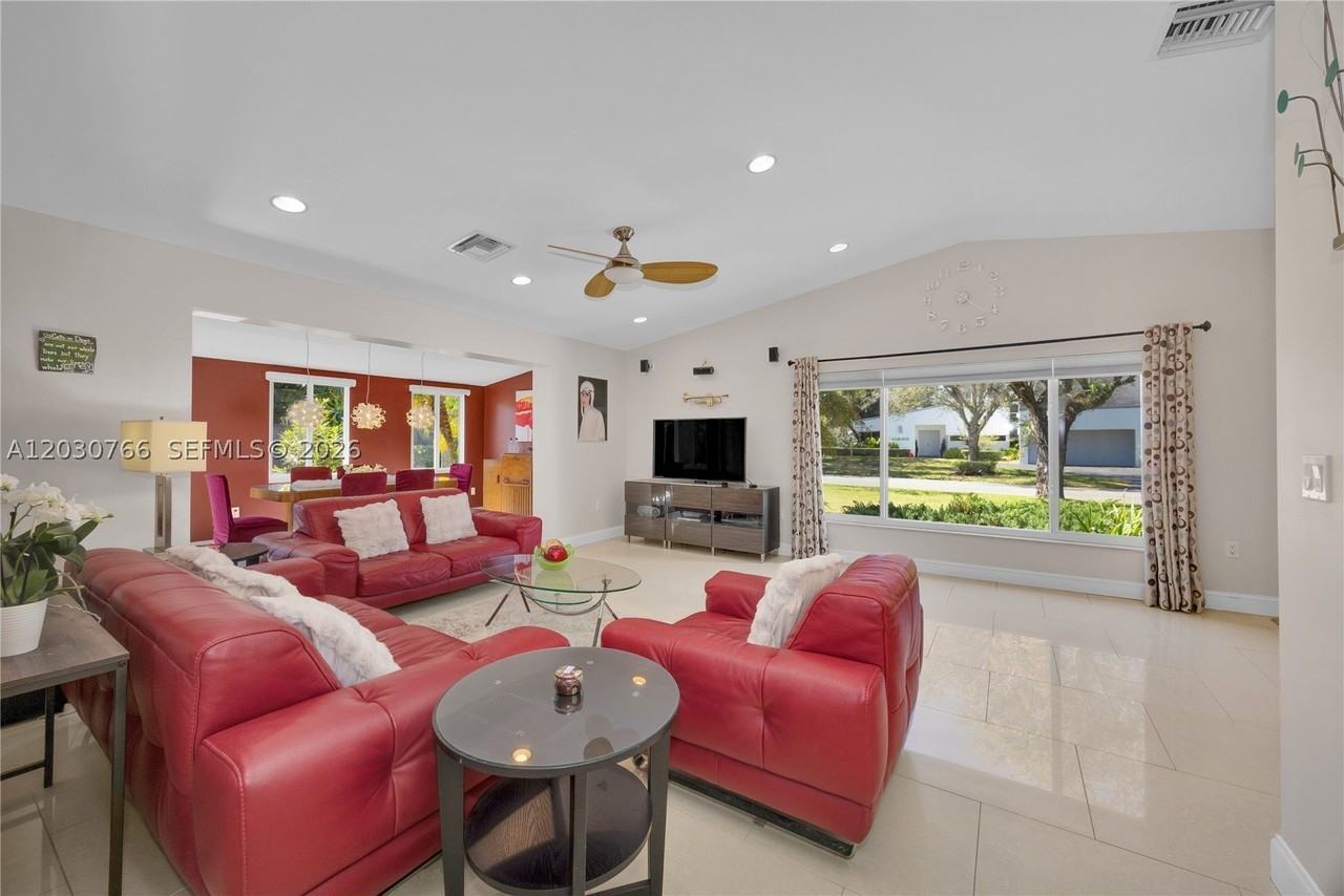 11625 Sw 70th Ave - Photo 6 of 30