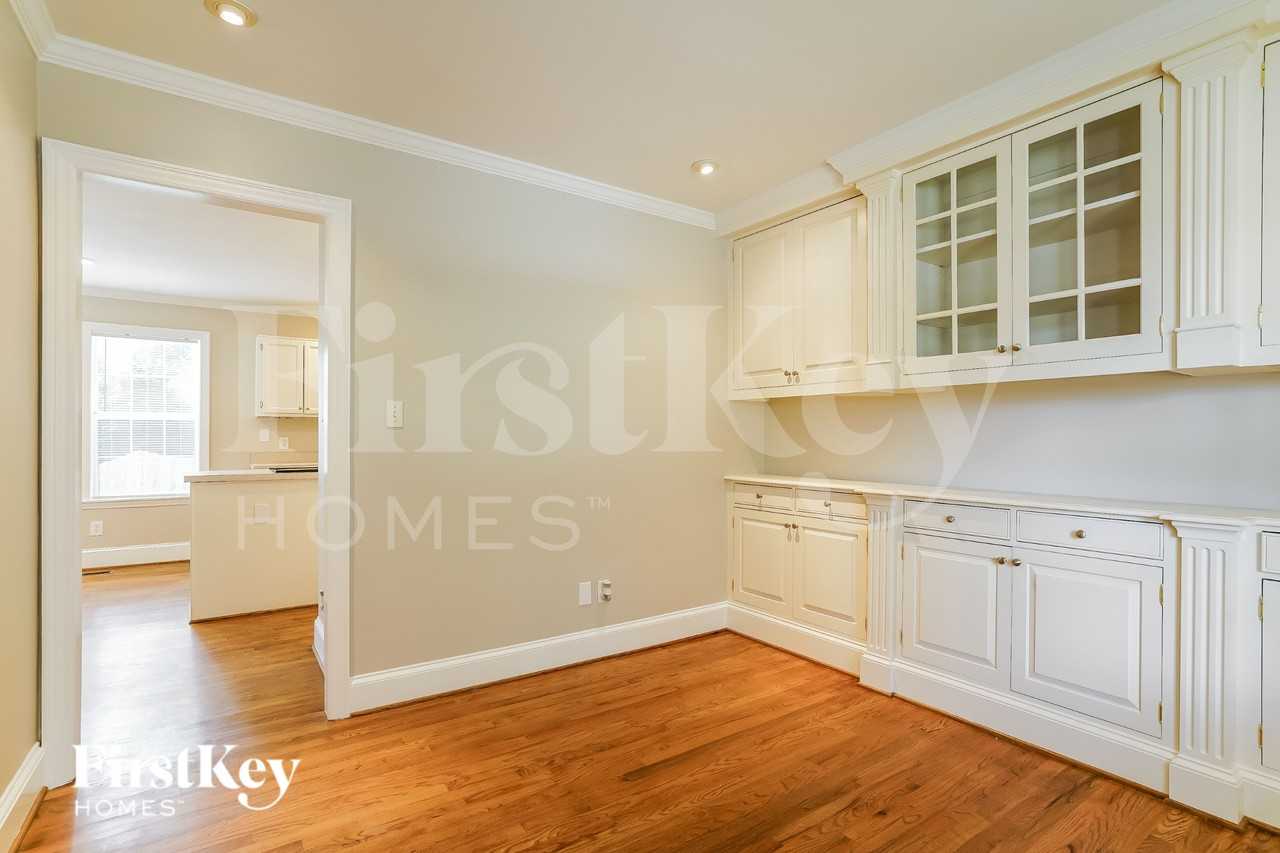 408 Indian Hill Rd - Photo 6 of 16
