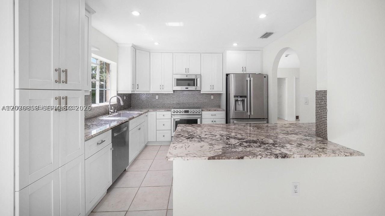 9712 Sw 213th Ter - Photo 2 of 21