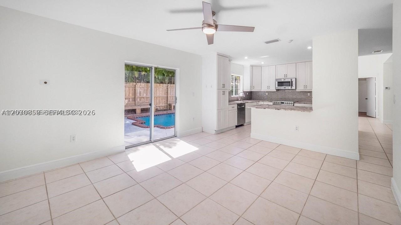 9712 Sw 213th Ter - Photo 3 of 21