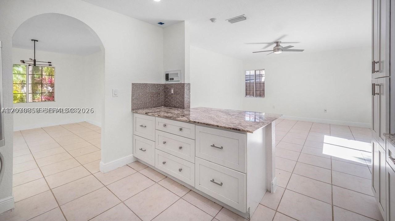 9712 Sw 213th Ter - Photo 5 of 21