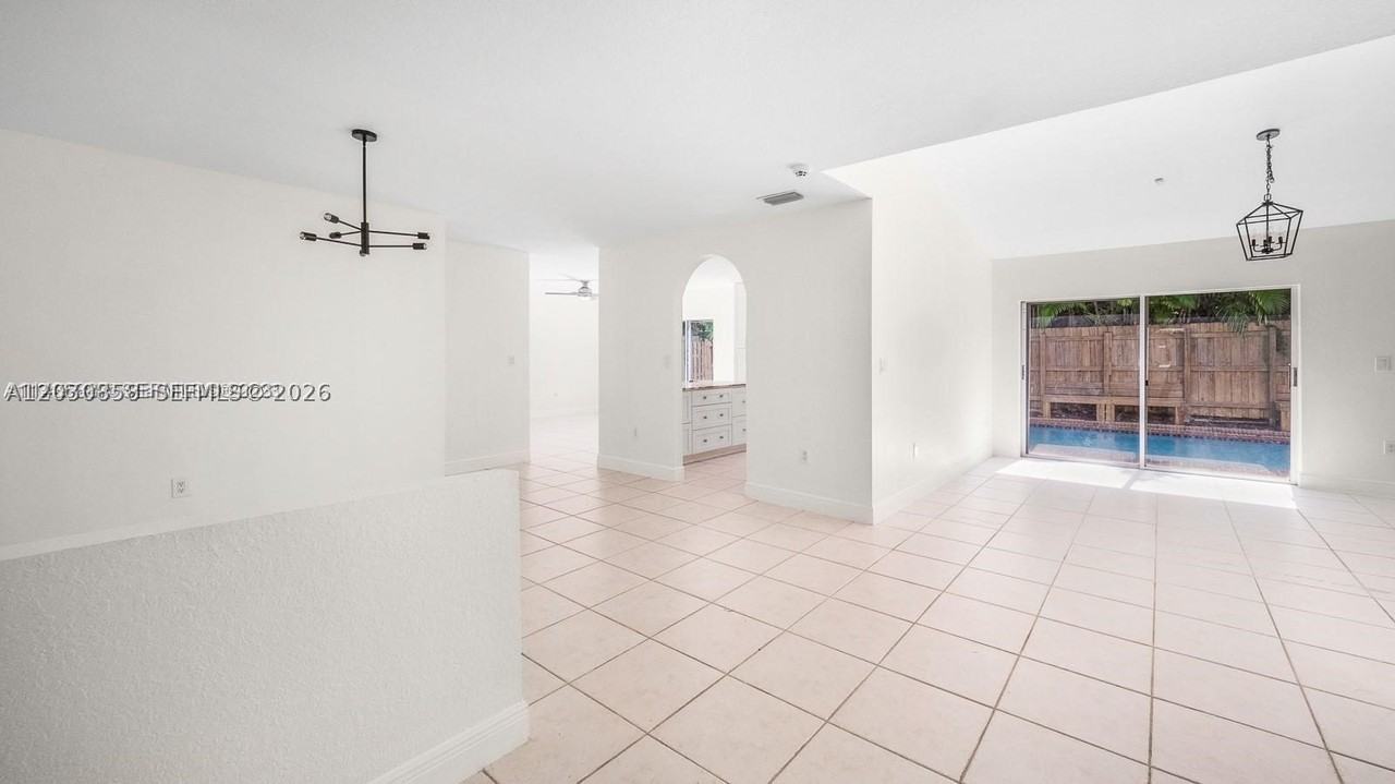 9712 Sw 213th Ter - Photo 7 of 21