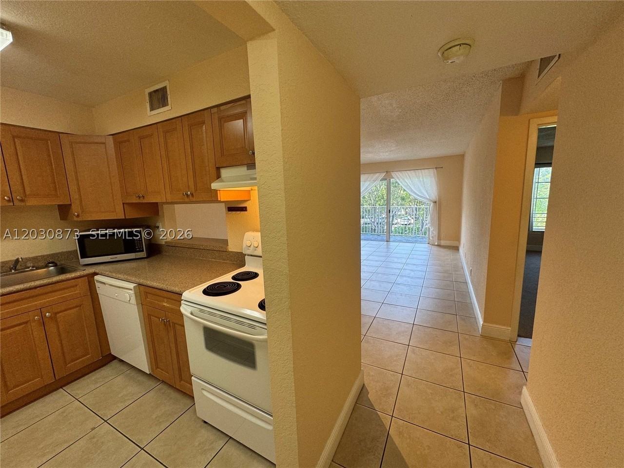 5201 Geneva Way #308 - Photo 2 of 16