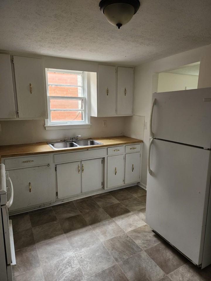 3713 Center St #1 - Photo 6 of 10