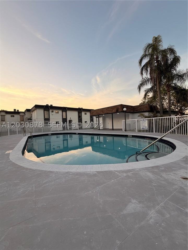 7250 Sw 94th Pl #B8 - Photo 4 of 26