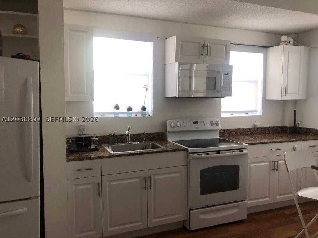 737 Jefferson Ave #103 - Photo 5 of 11