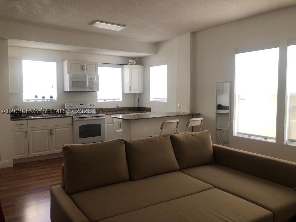 737 Jefferson Ave #103 - Photo 6 of 11