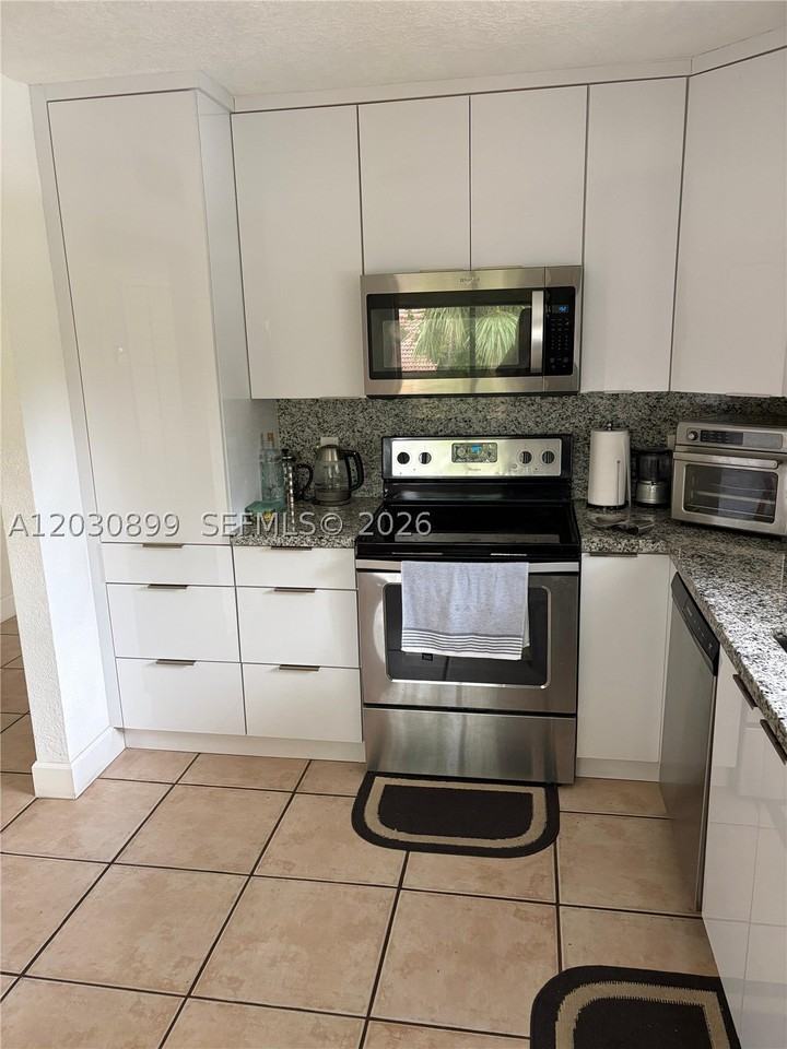 16184 Laurel Dr #204 - Photo 7 of 50