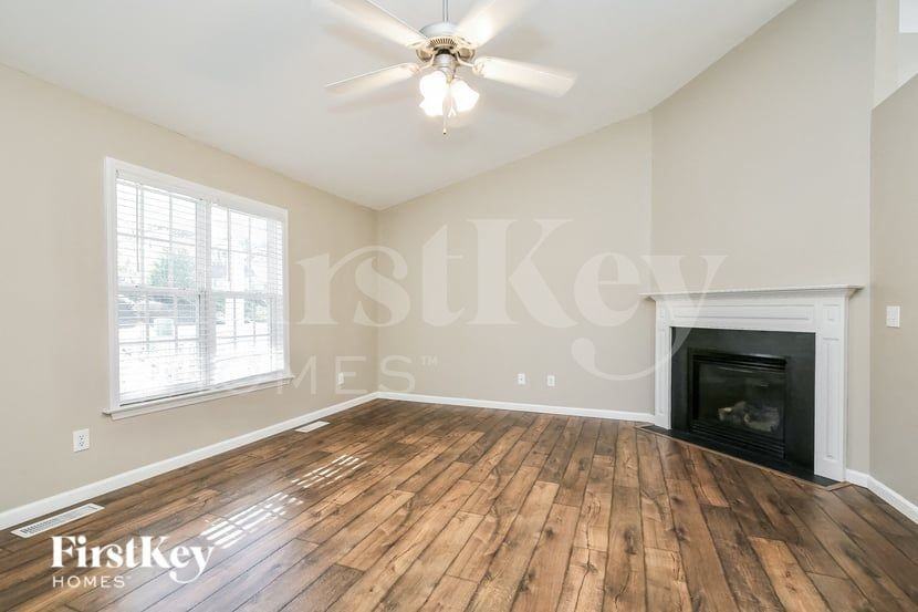 263 Carriage Ln - Photo 4 of 16