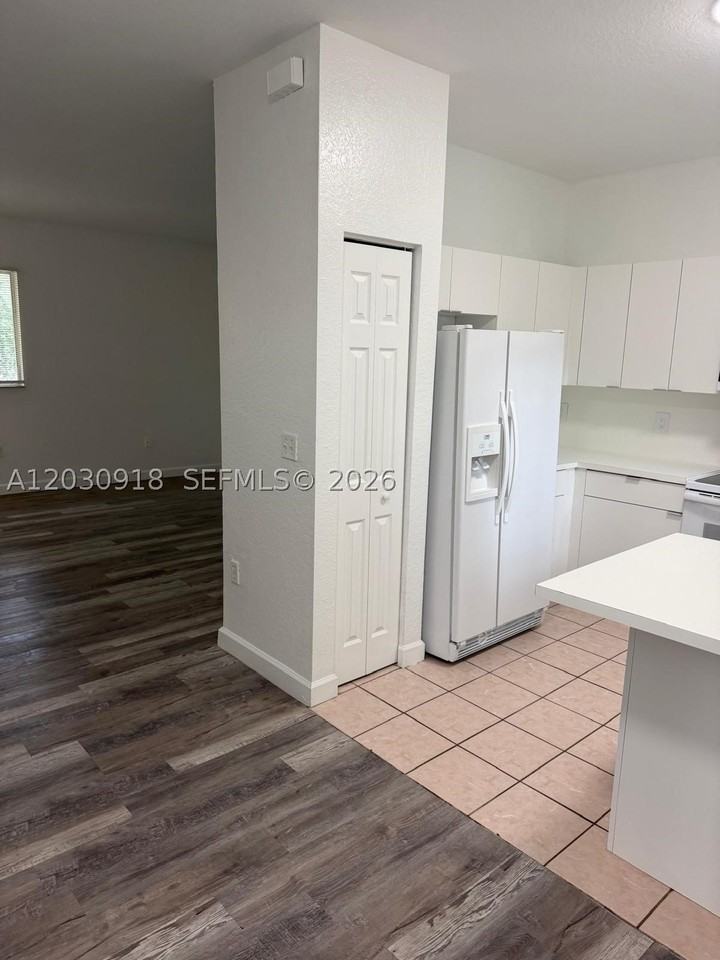 374 Ne 27th Ave #203 - Photo 3 of 24