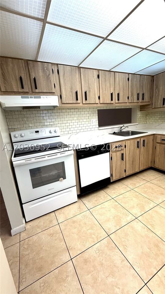 8540 Sw 133rd Avenue Rd #422 - Photo 2 of 11