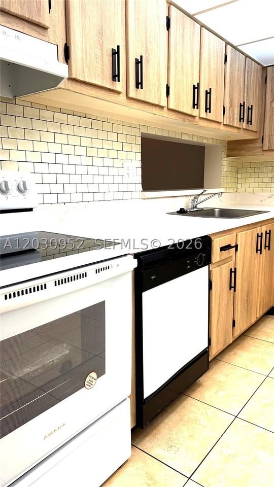 8540 Sw 133rd Avenue Rd #422 - Photo 4 of 11