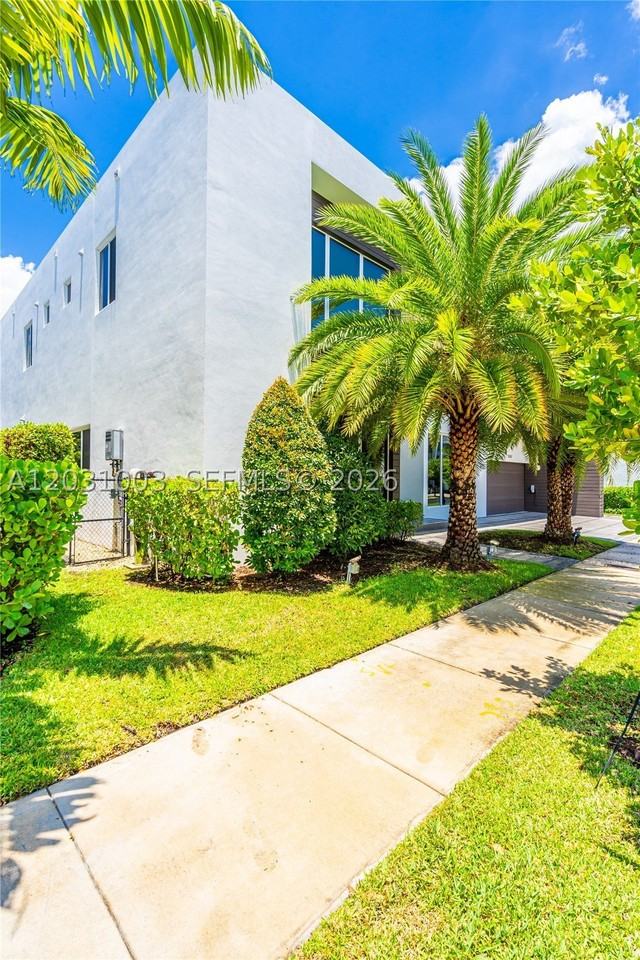 10267 Nw 75th Ter #10267 - Photo 3 of 50