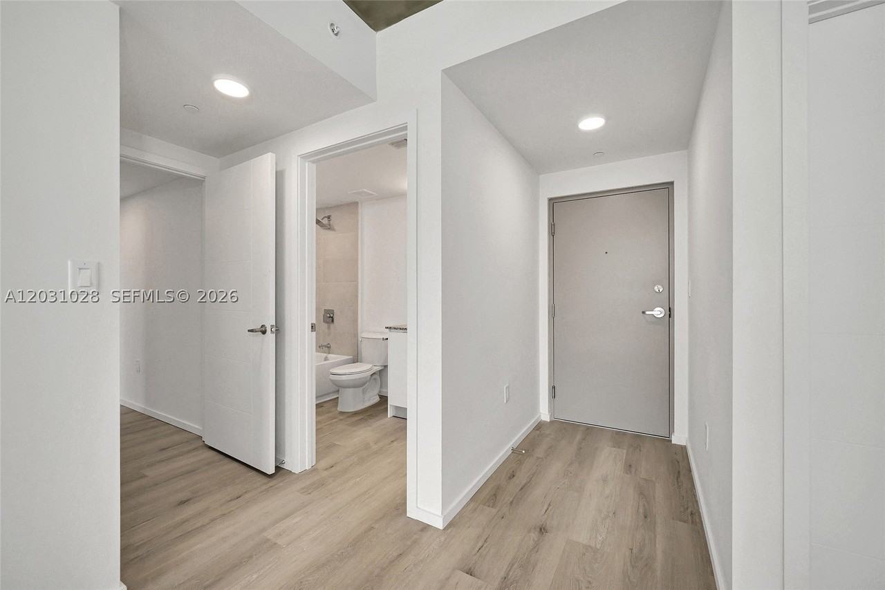 475 Ne 125th St #504 - Photo 2 of 14