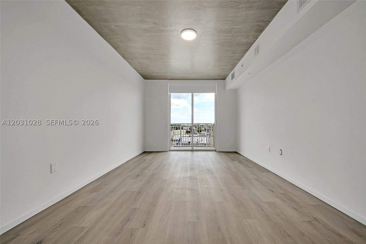 475 Ne 125th St #504 - Photo 4 of 14