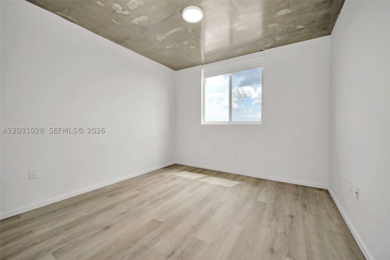 475 Ne 125th St #504 - Photo 5 of 14