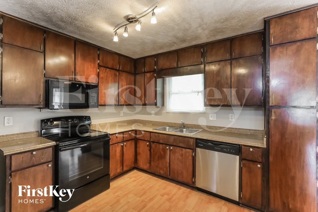 2145 Sara Ashley Way - Photo 4 of 15