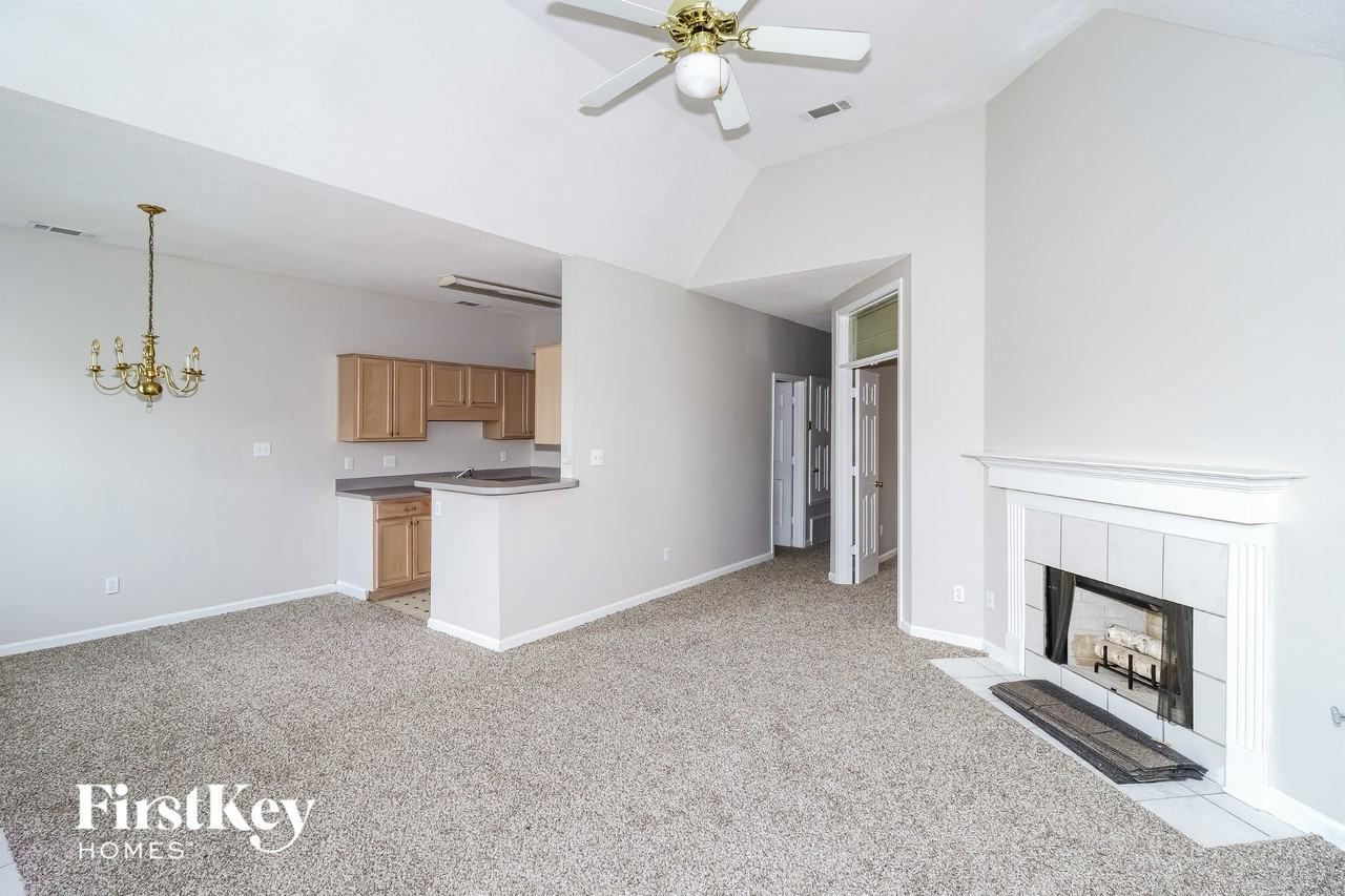 1139 Brady Hollow Ln - Photo 3 of 13