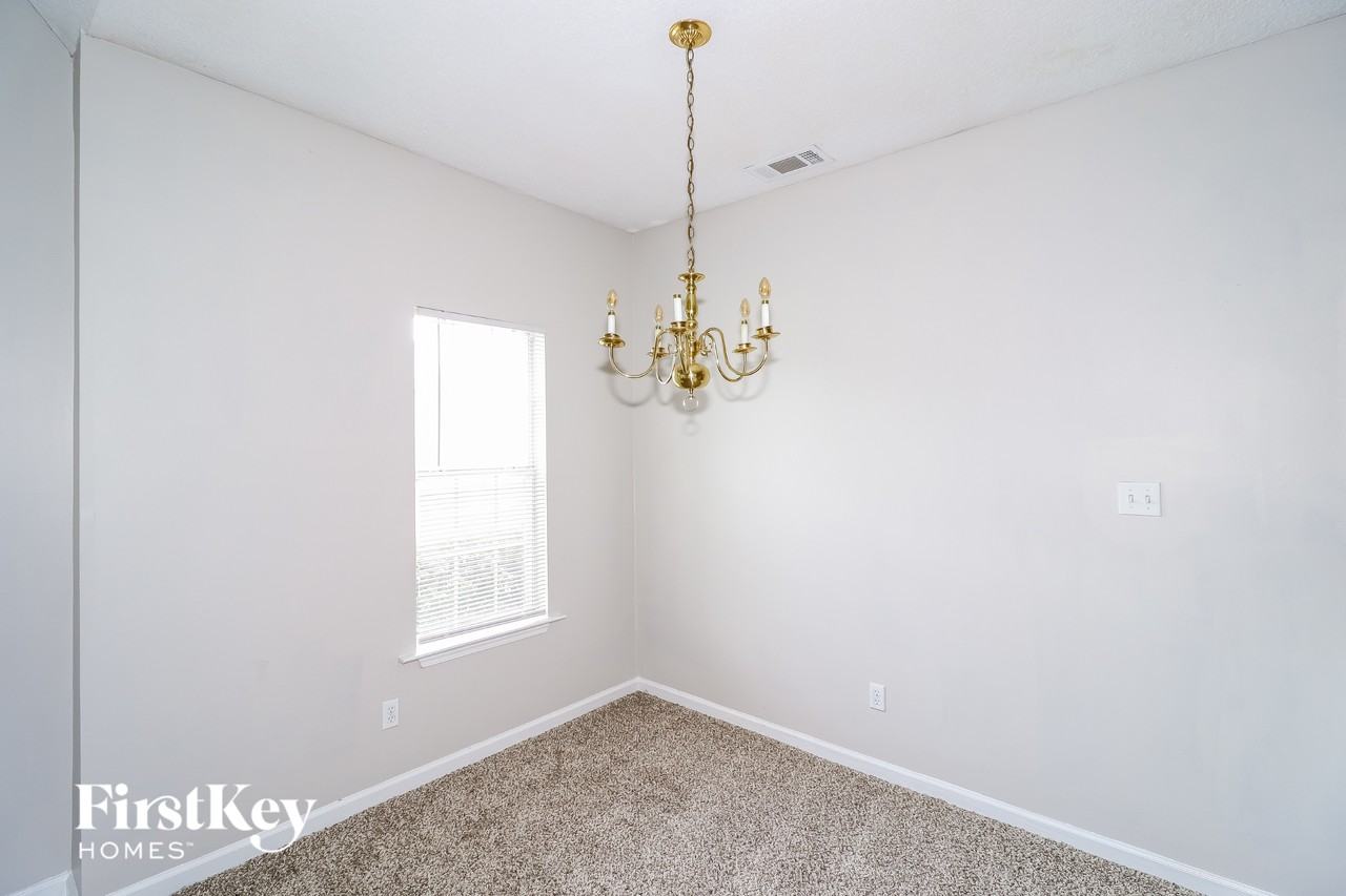 1139 Brady Hollow Ln - Photo 4 of 13
