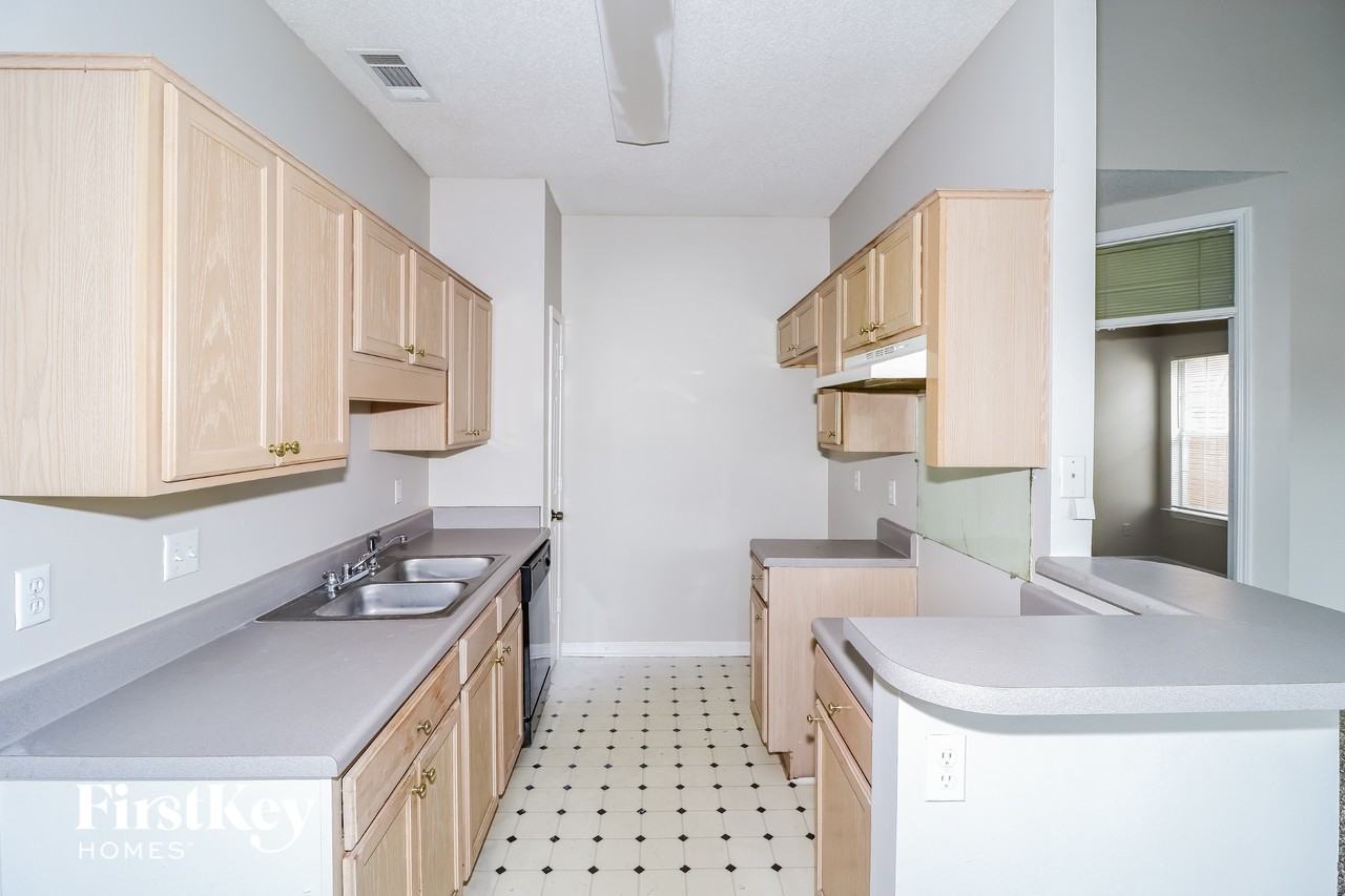 1139 Brady Hollow Ln - Photo 5 of 13